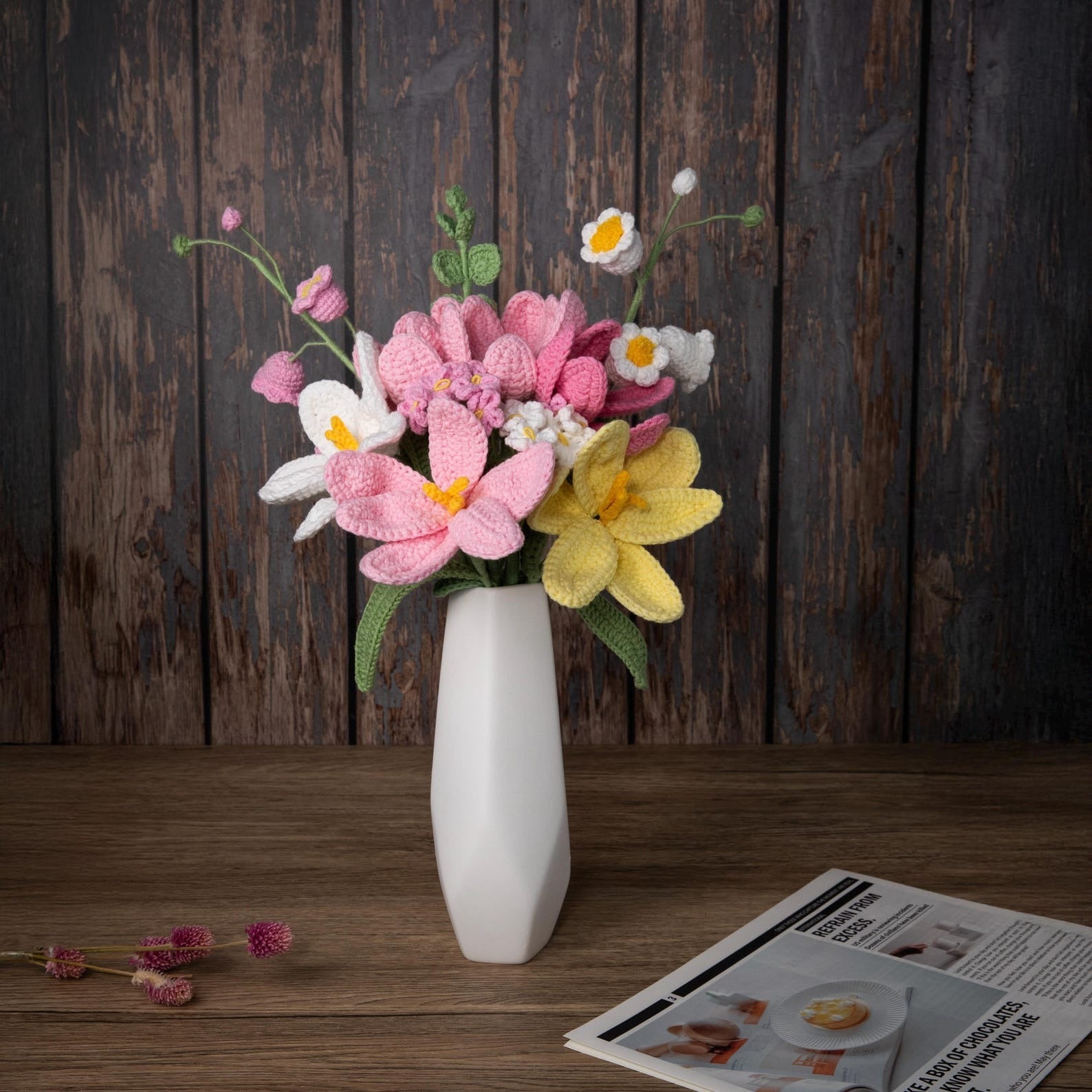Small vase crochet flowers